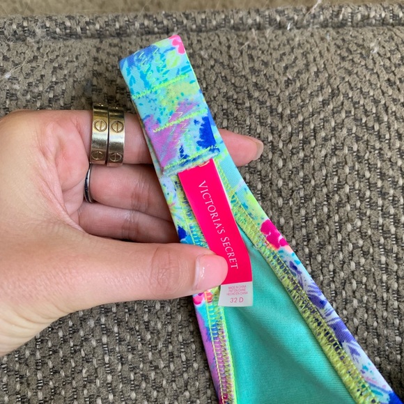 Victoria’s Secret bikini top - Picture 4 of 4